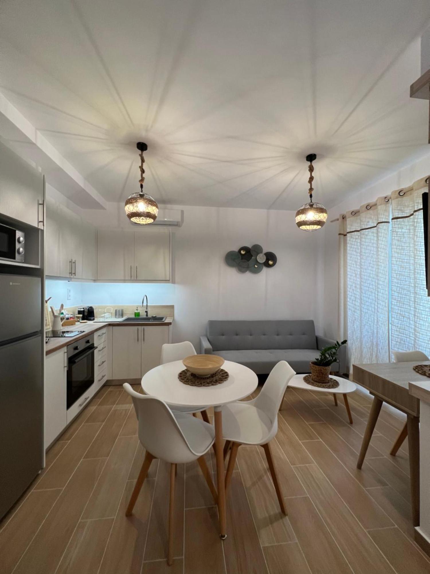 Calm Joy & J - Jay Apartment Ermoupoli